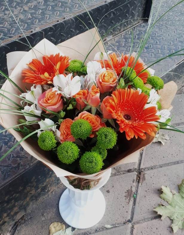 Букет цветов из: Герберы, Хризантемы, Альстромерии и Розы в Струги Красные