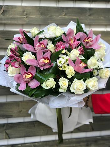 Букет цветов из: Розы и Хризантемы в Струги Красные