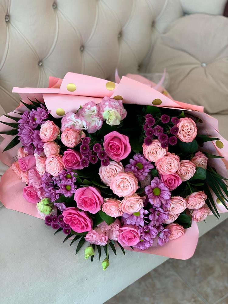 Букет цветов из: Хризантемы, Розы и Лизиантусы в Струги Красные