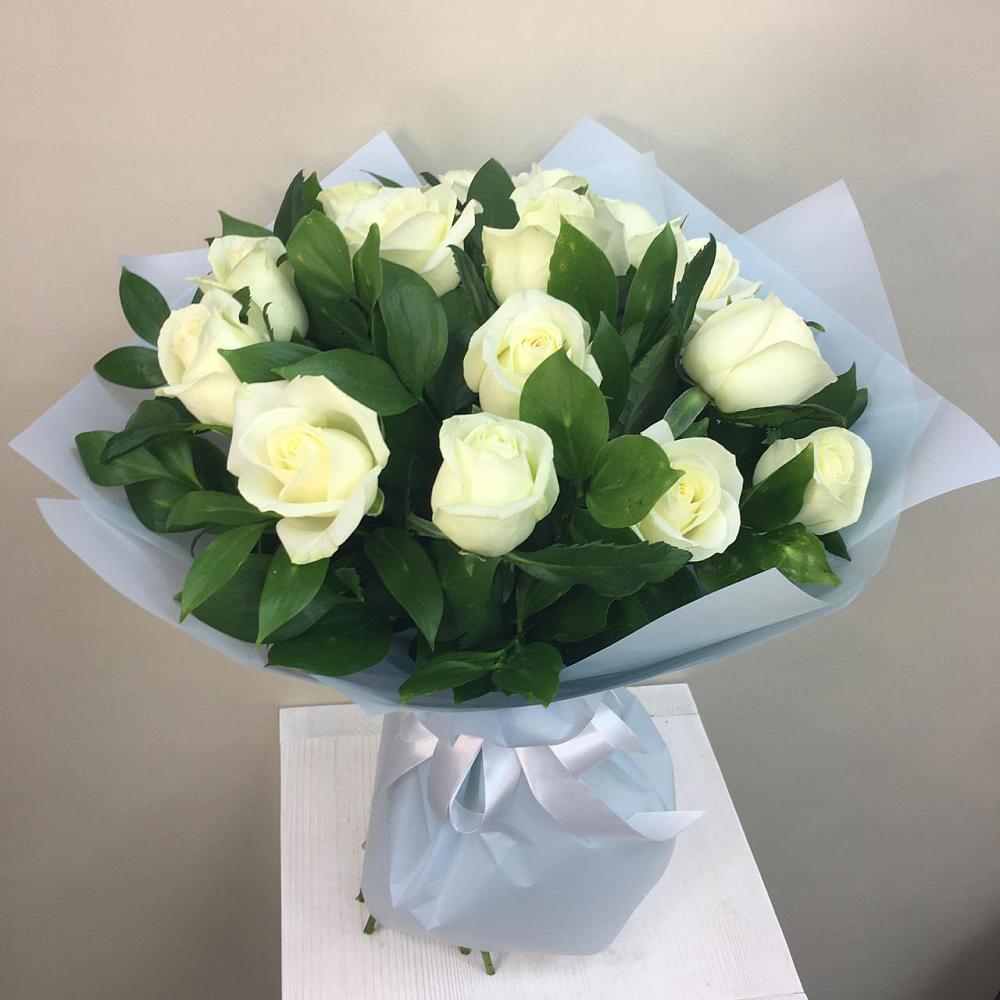 Букет 15 Белых роз Проуд в Струги Красные