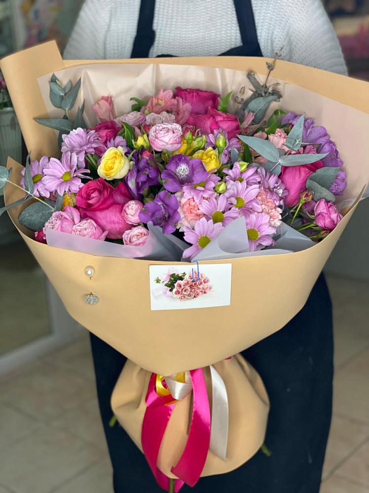 Букет цветов из: Хризантемы, Гвоздики и Альстромерии в Струги Красные