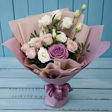 Букет цветов из:  Розы и Лизиантусы в Струги Красные