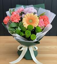 Букет цветов из:  Гвоздики, Розы, Герберы и Хризантемы в Струги Красные