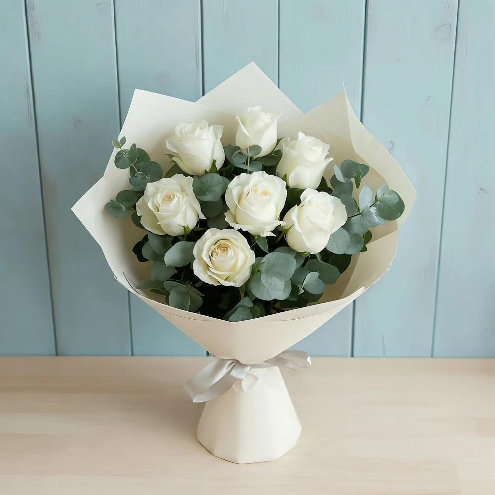 Букет Белые розы в Эвкалипте в Струги Красные