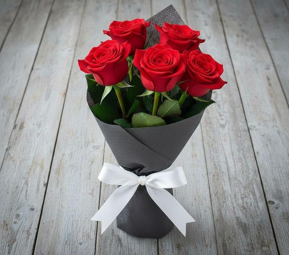 Букет 5 Красных роз Эдлесс Лав в Струги Красные