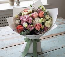 Букет цветов из:  Розы, Лизиантусы и Гвоздики в Струги Красные