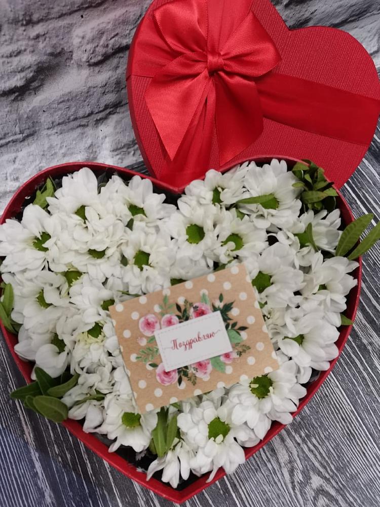 Цветочная композиция из Хризантемы в виде сердца в Струги Красные