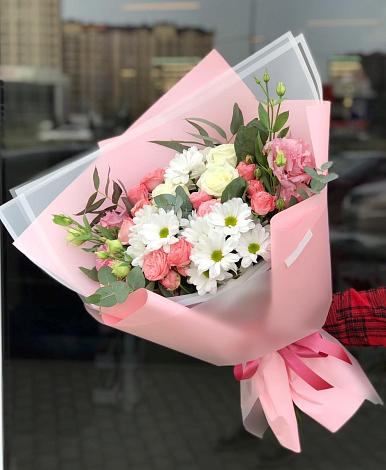 Букет цветов из: Розы, Лизиантусы и Хризантемы в Струги Красные