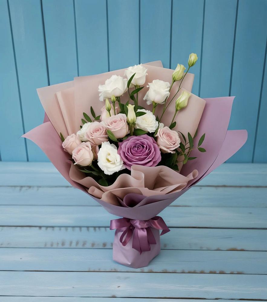 Букет цветов из: Розы и Лизиантусы в Струги Красные